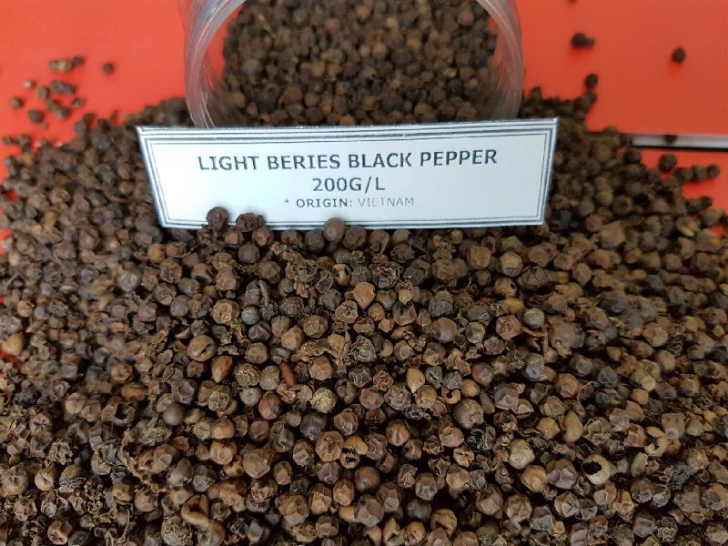 Black pepper light berries